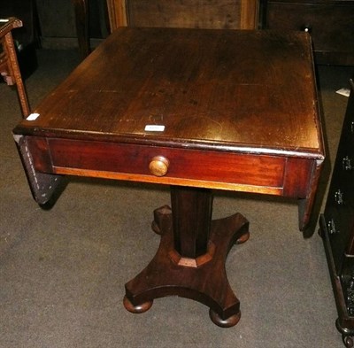 Lot 608 - Mahogany drop leaf pedestal table