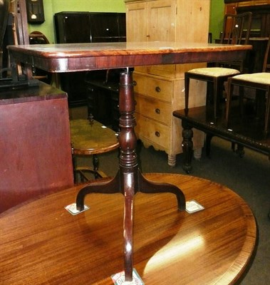 Lot 616 - A 19th century mahogany tilt top table