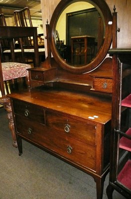 Lot 625 - Oak dressing table