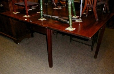 Lot 632 - Georgian mahogany drop leaf table