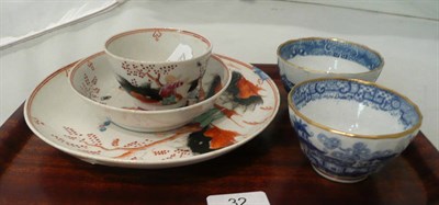 Lot 32 - A Newhall saucer dish, a saucer, a teabowl and two blue and white teabowls