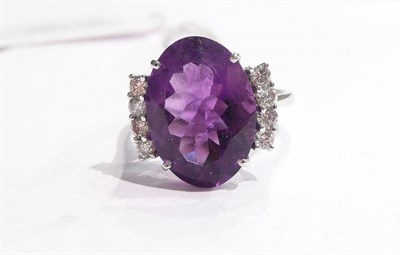 Lot 62 - A 14ct white gold amethyst and diamond ring