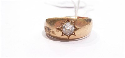 Lot 70 - An 18ct gold ring gypsy-set with a brilliant cut diamond