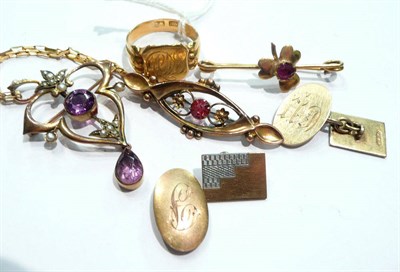 Lot 81 - Signet ring, brooches and a pendant etc