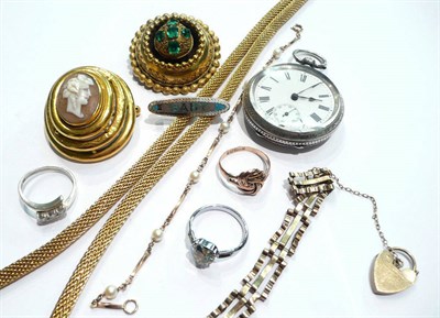 Lot 85 - 9ct gold knot ring, a gold pearl set bracelet, a gate link bracelet, two Victorian brooches, a...