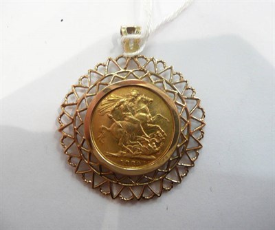 Lot 246 - Gold sovereign in pierced circular mount