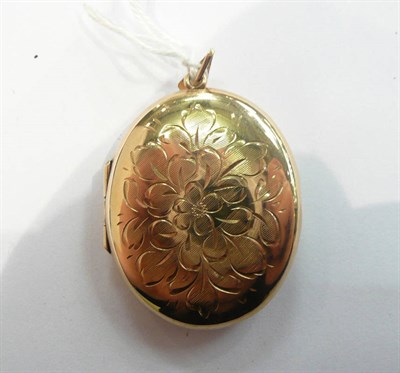 Lot 247 - 9ct gold oval locket pendant