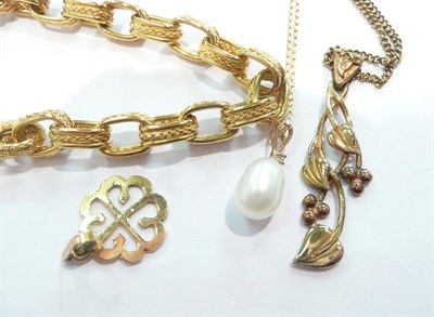 Lot 360 - Bracelet stamped '750', a 9ct gold pendant on chain and a cultured pearl pendant on chain and...