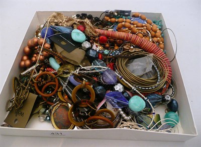 Lot 431 - A box of costume jewellery