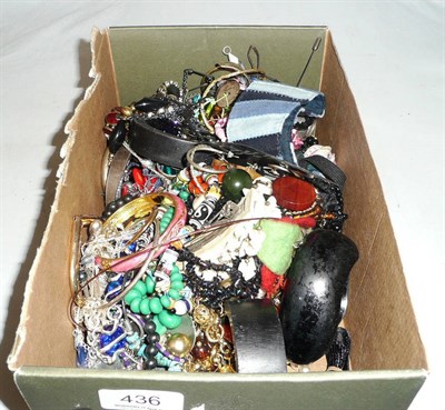 Lot 436 - A box of costume jewellery