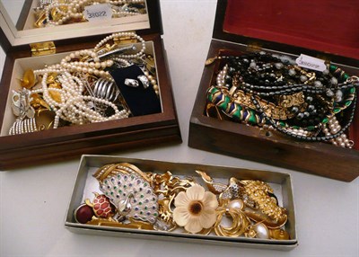 Lot 442 - A quantity of costume jewellery in three boxes