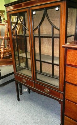 Lot 540 - An Edwardian satinwood banded mahogany display cabinet