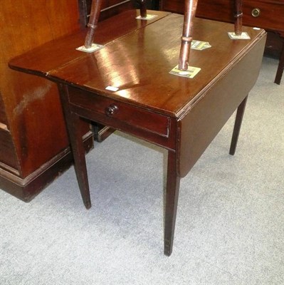 Lot 541 - 19th Century pembroke table