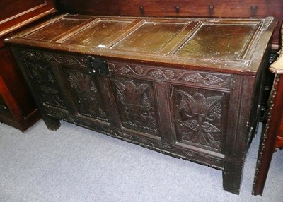 Lot 559 - Oak blanket chest