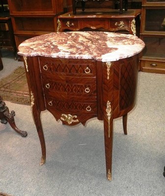 Lot 604 - Marble-top commode