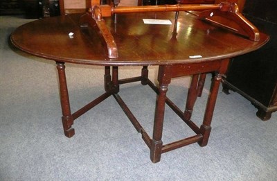 Lot 619 - Oak gate leg table