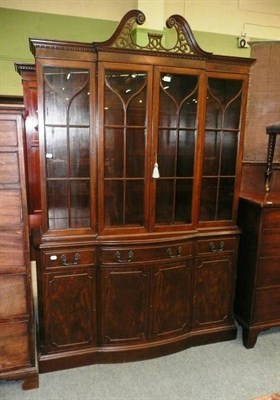 Lot 621 - Reproduction mahogany bookcase