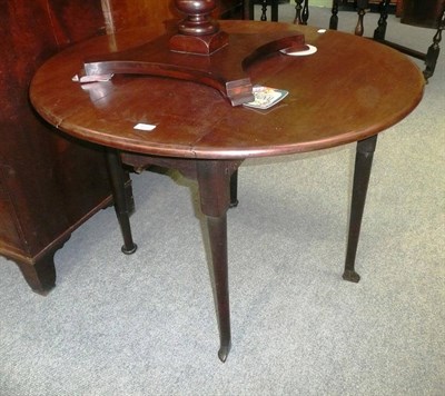 Lot 625 - Mahogany drop leaf pad foot table