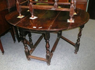 Lot 637 - An 18th Century oak gateleg table