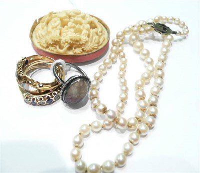Lot 81 - Four gold rings, a silver ring, a carved ivory brooch and a pearl necklace