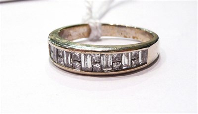 Lot 85 - Six stone diamond ring