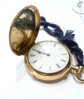 Lot 102 - An 18ct gold hunter cased fob watch