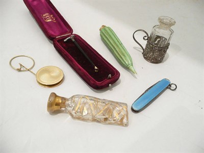 Lot 277 - Brooch in the form of a walking cane and five other items