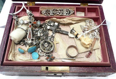 Lot 140 - A jewellery box containing hardstone jewellery, silver jewellery and an ivory seal