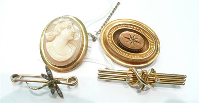 Lot 150 - Four brooches in 15ct and 9ct gold
