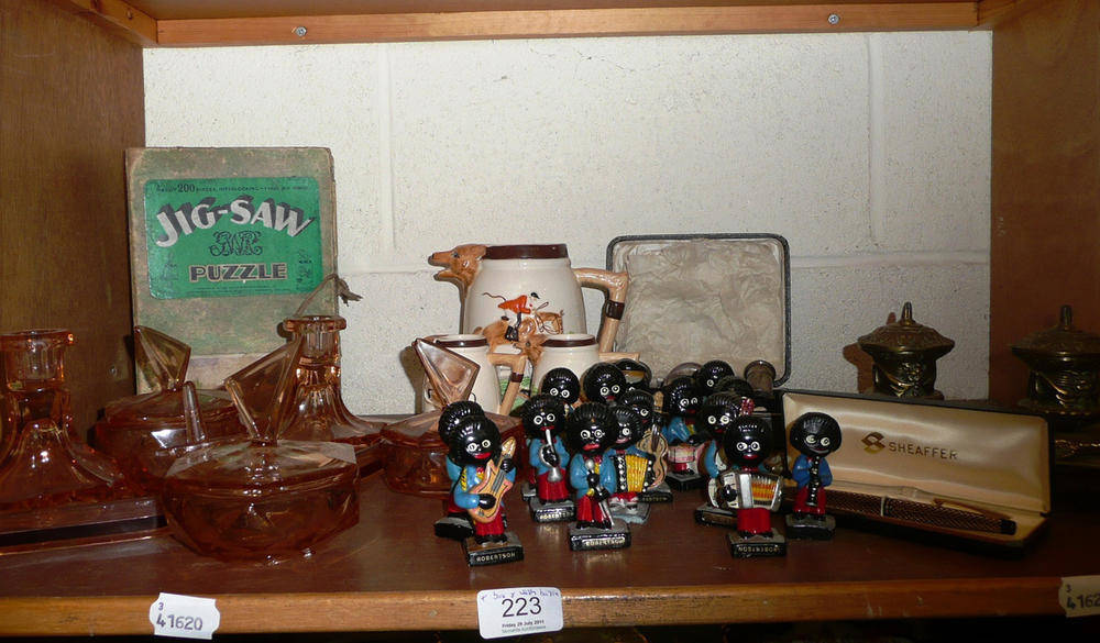 Lot 223 - A collection of Robertsons plaster Golly figures, a silver condiment set, a Scheaffer fountain pen