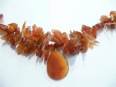 Lot 78 - An agate branch necklace