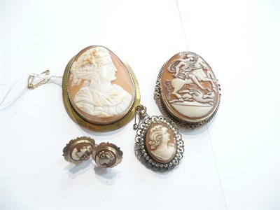 Lot 100 - Two cameo brooches, a pair of earrings and a pendant on chain