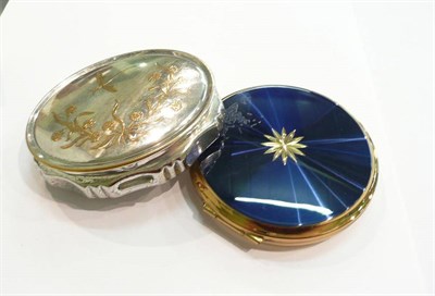 Lot 197 - A musical powder compact and a Stratton powder compact (2)