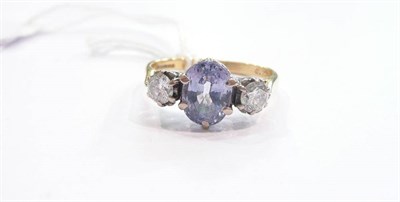 Lot 213 - A sapphire and diamond ring