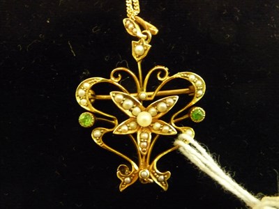 Lot 312 - An Edwardian 15ct gold, seed pearl and diamond set pendant/brooch