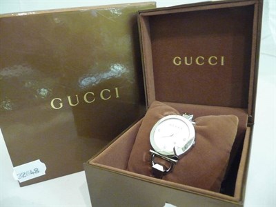 Lot 376 - A Gucci dress watch (boxed)