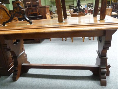 Lot 446 - Gothic-style oak table