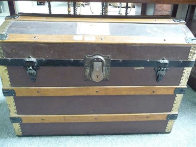 Lot 448 - Vintage steamer trunk