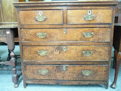 Lot 481 - An oak chest of drawers