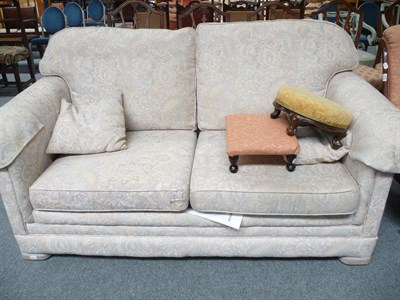 Lot 493 - A two seater bed settee.