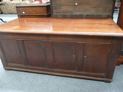 Lot 520 - Oak coffer