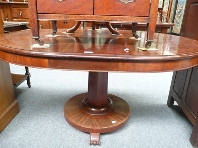 Lot 523 - Victorian breakfast table