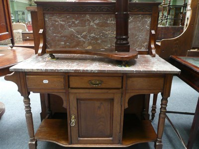 Lot 532 - Victorian walnut marble-top washstand