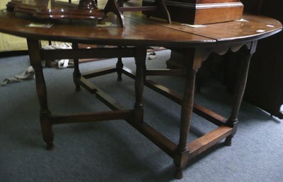 Lot 541 - Oak gateleg table