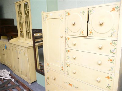 Lot 552 - Painted four piece bedroom suite