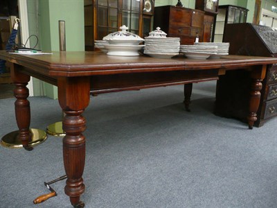 Lot 567 - An Edwardian mahogany telescopic dining table with two leaves and a winding handle