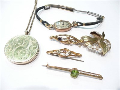 Lot 14 - A 9 carat gold locket on chain, a peridot bar brooch, assorted gold brooches and a lady's...