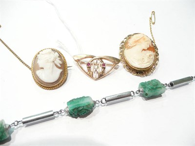 Lot 35 - Two cameo brooches, a seed pearl Deco-style brooch and a necklace