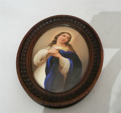 Lot 127 - Carved oak oval-framed painted porcelain plaque