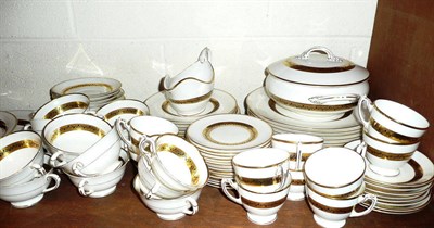 Lot 156 - Coalport Citation tea and dinner service